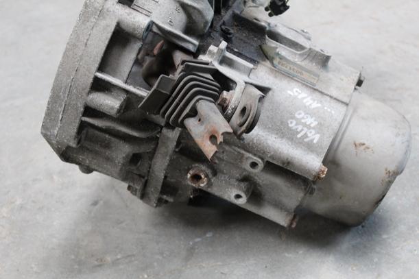 Foto: SCHALTGETRIEBE 5-GANG (60000km) eines Volvo 460 CLX