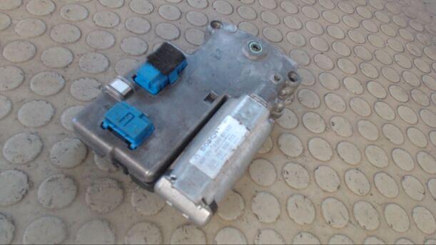 Foto: SCHIEBEDACHMOTOR eines Audi A3 1.8 CLX