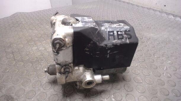 Foto: HAUPTBREMSAGGREGAT ABS eines Mercedes-Benz 190 E