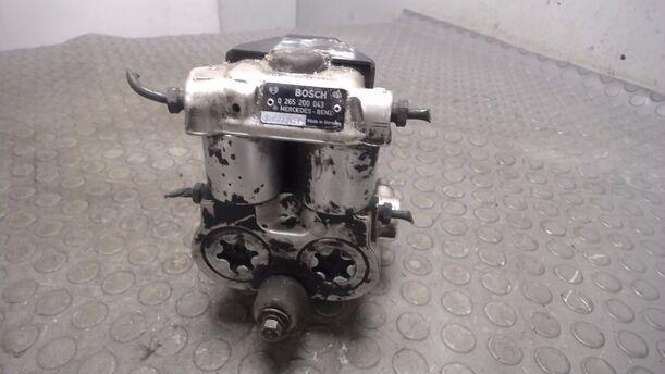 Foto: HAUPTBREMSAGGREGAT ABS eines Mercedes-Benz 190 E