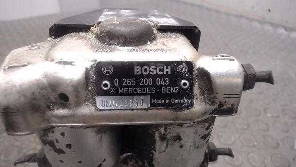 Foto: HAUPTBREMSAGGREGAT ABS eines Mercedes-Benz 190 E