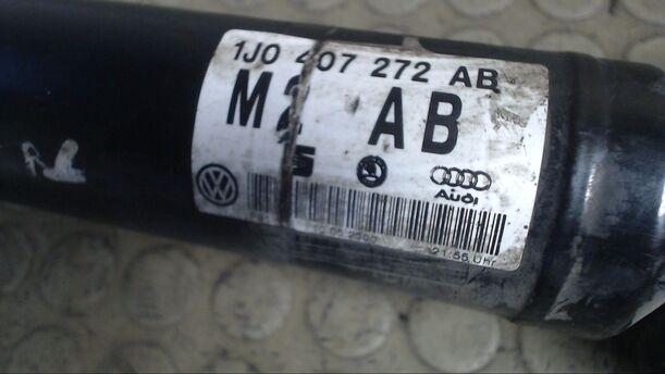 Foto: ANTRIEBSWELLE RECHTS eines Audi A3 1.6