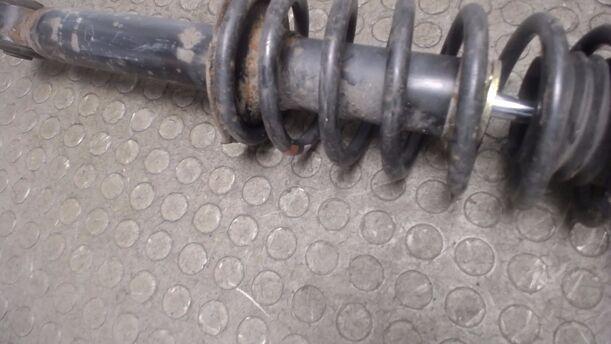 Foto: FEDERBEIN HINTEN LINKS eines Mitsubishi Carisma 1600