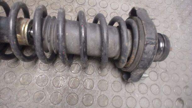 Foto: FEDERBEIN HINTEN LINKS eines Mitsubishi Carisma 1600