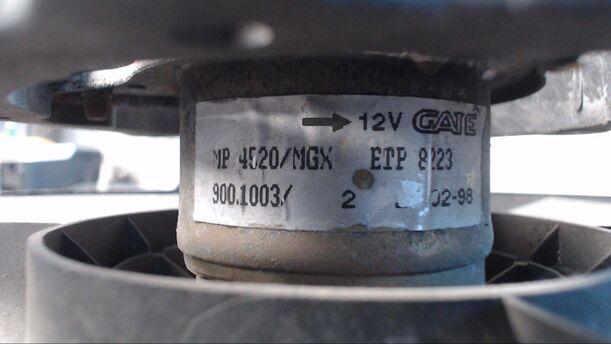Foto: ELEKTROLÜFTER eines Mitsubishi Carisma 1600