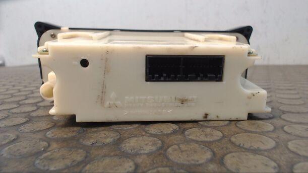Foto: HEIZUNGSBETÄTIGUNG eines Mitsubishi Carisma 1600