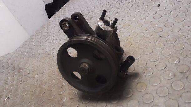 Foto: LENKGETRIEBEPUMPE eines Toyota Corolla 1.4 CLX