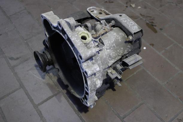 Foto: SCHALTGETRIEBE 5-GANG  CHX eines VW Golf 1.4 CLX