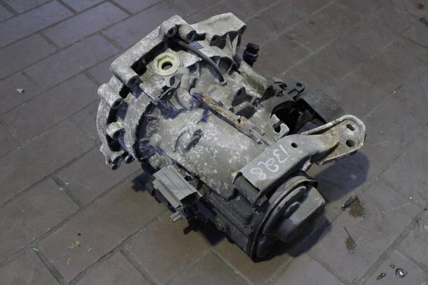 Foto: SCHALTGETRIEBE 5-GANG  CHX eines VW Golf 1.4 CLX