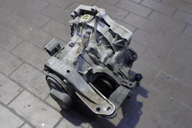Foto: SCHALTGETRIEBE 5-GANG  CHX eines VW Golf 1.4 CLX