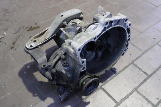 Foto: SCHALTGETRIEBE 5-GANG  CHX eines VW Golf 1.4 CLX