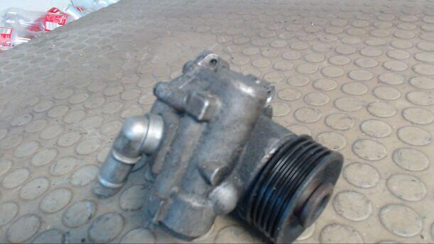 Foto: LENKGETRIEBEPUMPE eines Ford Mondeo Turnier TD
