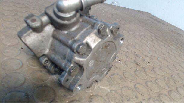 Foto: LENKGETRIEBEPUMPE eines Ford Mondeo Turnier TD