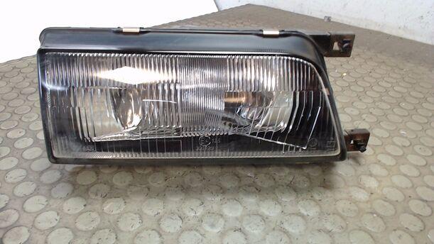 Foto: SCHEINWERFER RECHTS eines Nissan Sunny CLX