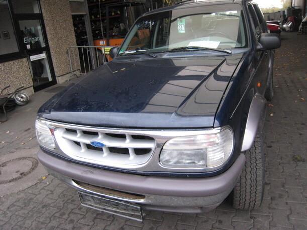 Foto: MOTORHAUBE eines Ford Explorer CLX