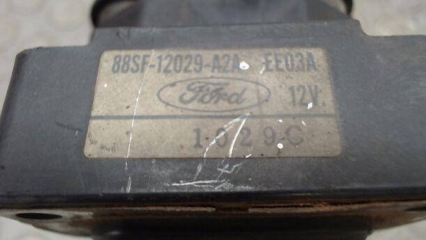 Foto: ZÜNDSPULE eines Ford Sierra CLX