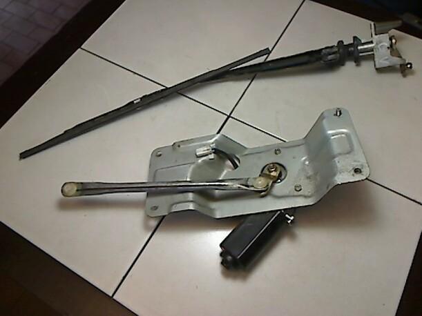 Foto: SCHEIBENWISCHERMOTOR HINTEN eines Mazda 626 2.0i