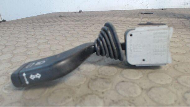 Foto: BLINKSCHALTER/KOMBISCHALTER L eines Opel Corsa CLX