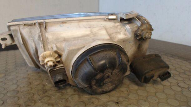 Foto: SCHEINWERFER RECHTS eines VW Vento 1.8 CLX