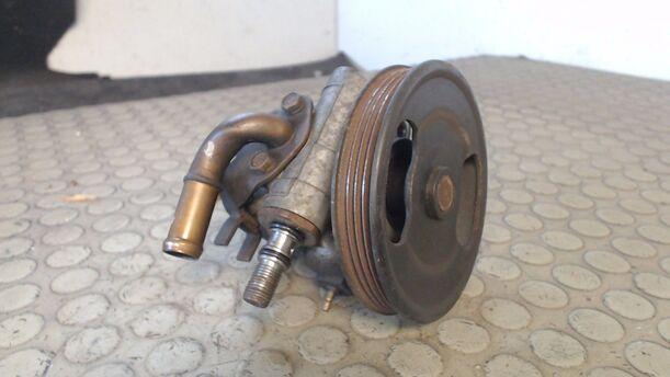 Foto: LENKGETRIEBEPUMPE / SERVOPUMPE eines Mazda MX-3 16V