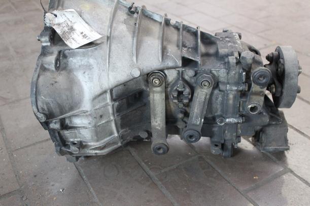 Foto: SCHALTGETRIEBE 4-GANG eines Mercedes-Benz 190 D CLX