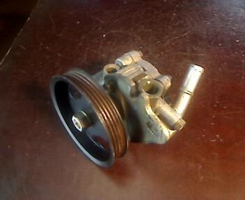 Foto: LENKGETRIEBEPUMPE eines Nissan Sunny Traveller 1.6 L