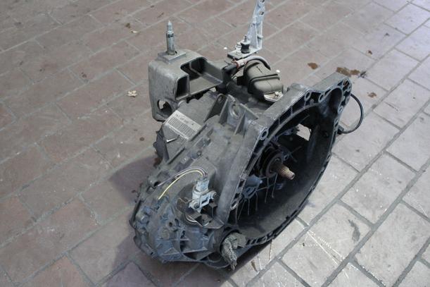 Foto: SCHALTGETRIEBE 5-GANG eines Renault Laguna Grandtour 2.2 dT CLX