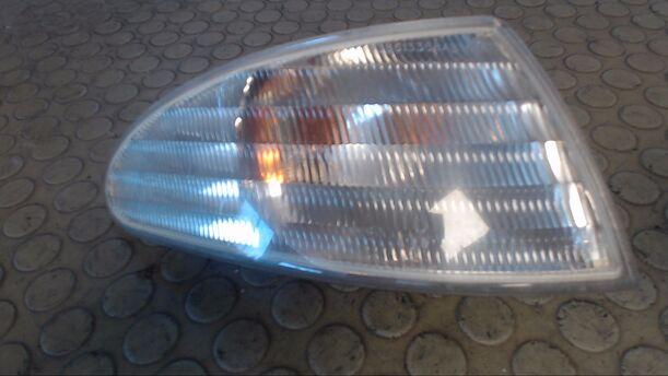Foto: BLINKER VORN RECHTS eines Ford Mondeo CLX