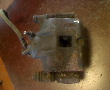 Foto: BREMSSATTEL VORN LINKS eines Mazda 626 2.0i