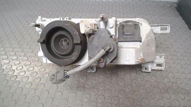 Foto: SCHEINWERFER LINKS eines Nissan Primera 1.6 CLX