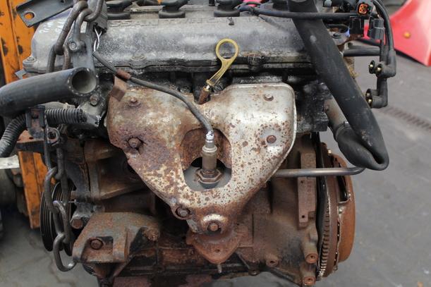 Foto: MOTOR GA16 eines Nissan Primera 1.6 CLX