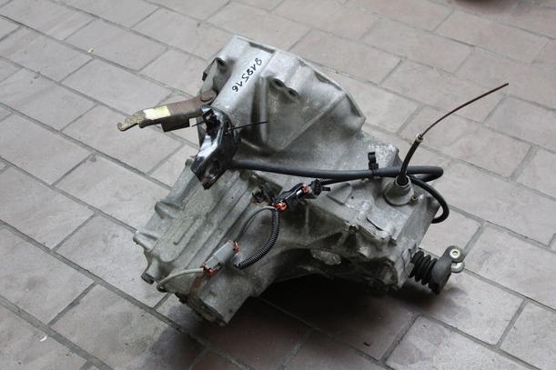 Foto: SCHALTGETRIEBE 5-GANG eines Nissan Primera 1.6 CLX
