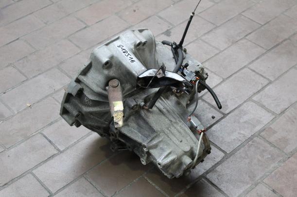 Foto: SCHALTGETRIEBE 5-GANG eines Nissan Primera 1.6 CLX