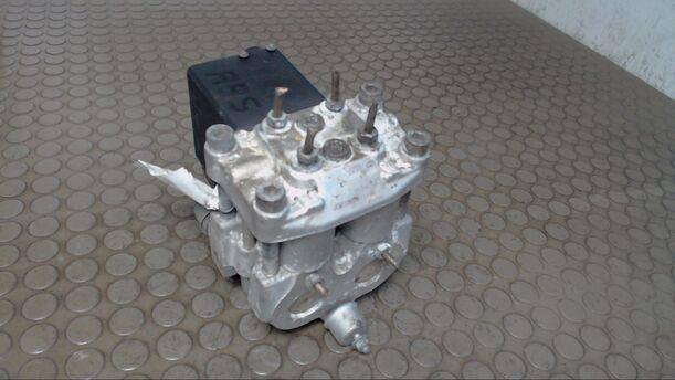 Foto: HAUPTBREMSAGGREGAT ABS eines Audi 100 Avant 2.0 E CLX