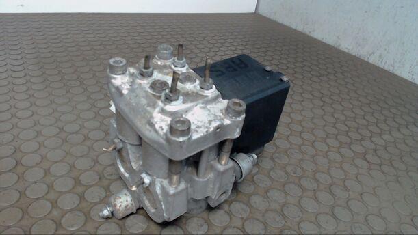 Foto: HAUPTBREMSAGGREGAT ABS eines Audi 100 Avant 2.0 E CLX