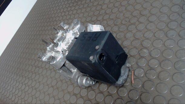 Foto: HAUPTBREMSAGGREGAT ABS eines Audi 100 Avant 2.0 E CLX