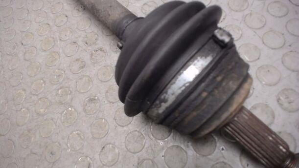Foto: ANTRIEBSWELLE LINKS eines VW GOLF L CLX
