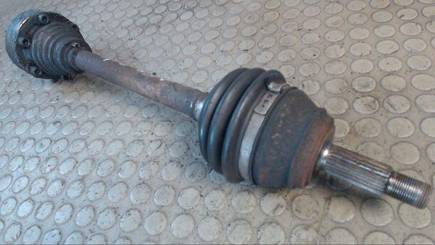 Foto: ANTRIEBSWELLE AUTOMATIK LINKS eines VW Golf 1.8 CLX