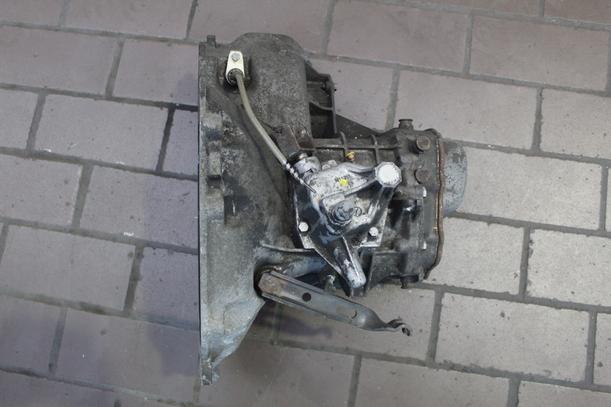 Foto: SCHALTGETRIEBE 5-GANG eines Opel Astra Caravan 16V CLX