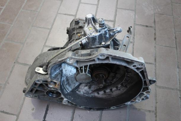 Foto: SCHALTGETRIEBE 5-GANG eines Opel Astra Caravan 16V CLX
