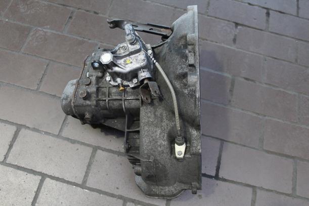 Foto: SCHALTGETRIEBE 5-GANG eines Opel Astra Caravan 16V CLX