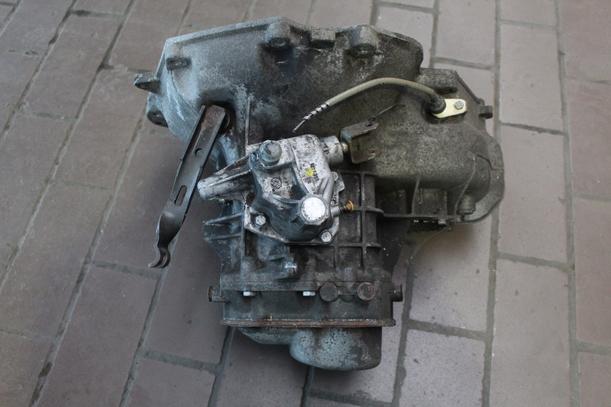 Foto: SCHALTGETRIEBE 5-GANG eines Opel Astra Caravan 16V CLX