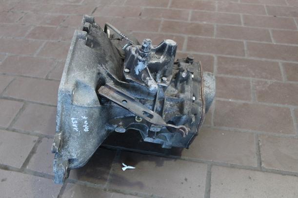 Foto: SCHALTGETRIEBE 5-GANG eines Opel Astra Caravan 16V CLX