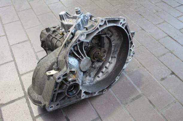 Foto: SCHALTGETRIEBE 5-GANG eines Opel Astra Caravan 16V CLX