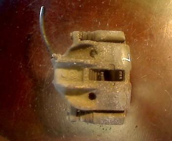 Foto: BREMSSATTEL VORN LINKS eines Peugeot 306 Break