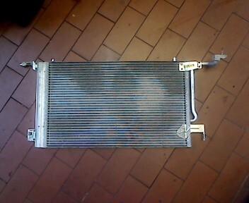 Foto: KONDENSATOR KLIMAANLAGE eines Peugeot 306 Break