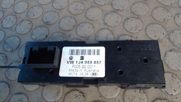 Foto: FENSTERHEBERSCHALTER eines VW Passat 1.8 5V