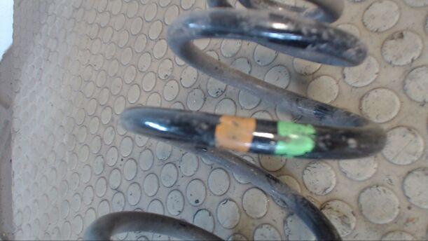 Foto: HINTERFEDER LINKS eines VW Passat 1.8 5V
