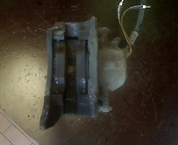 Foto: BREMSSATTEL VORN LINKS eines Peugeot 406