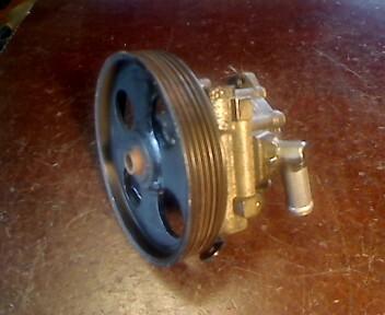 Foto: LENKGETRIEBEPUMPE eines Peugeot 406